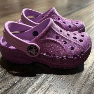 Crocs size 9 glittery purple. Brand new never worn
